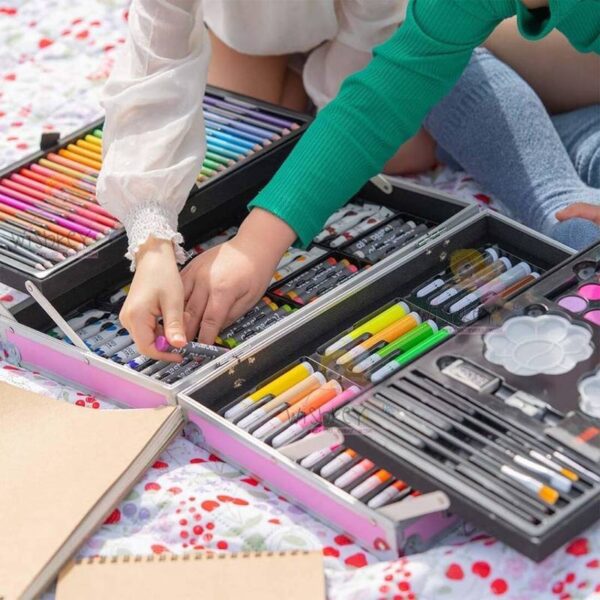 145 Colour Plastic Deluxe Art Set Box