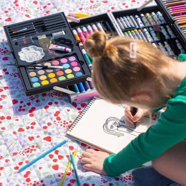 145 Colour Plastic Deluxe Art Set Box